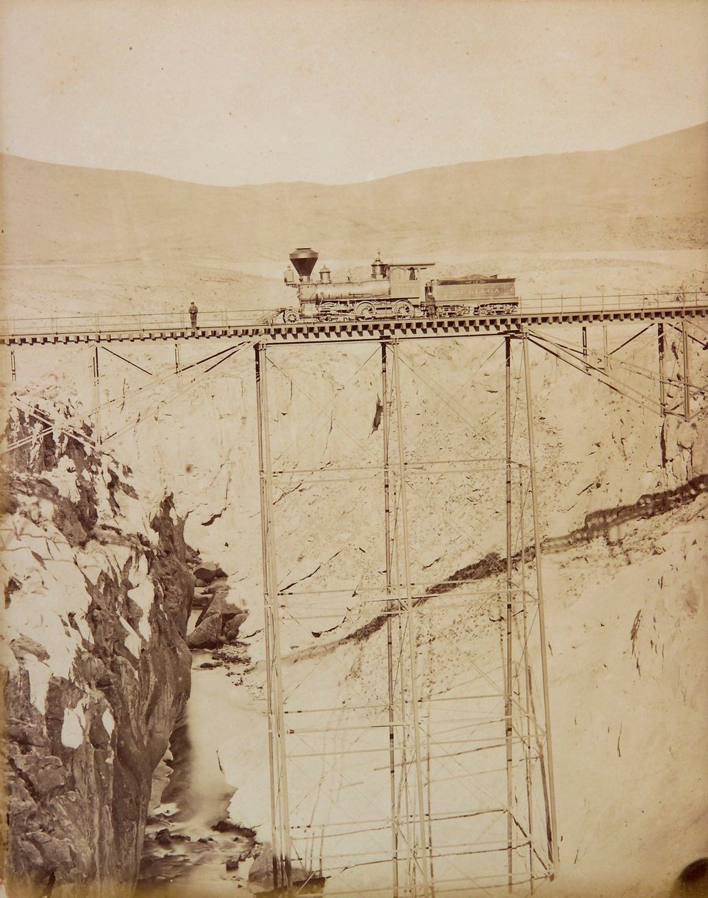 Sumbayn silta. Albumista Views of the Southern Railway tekijältä Ricardo Villaalba