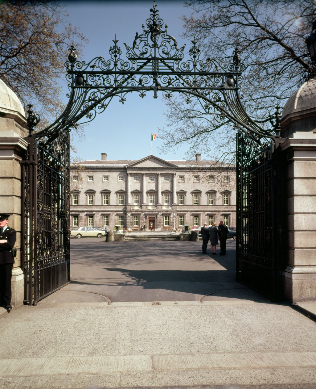 Ulkonäkymä portilta, rakennettu 1745-47. tekijältä Richard Castle