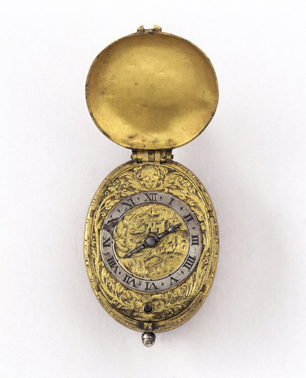 Oval verge escapement kello, n.1630 (hopeaa ja kullattua metallia) tekijältä Richard Jackson