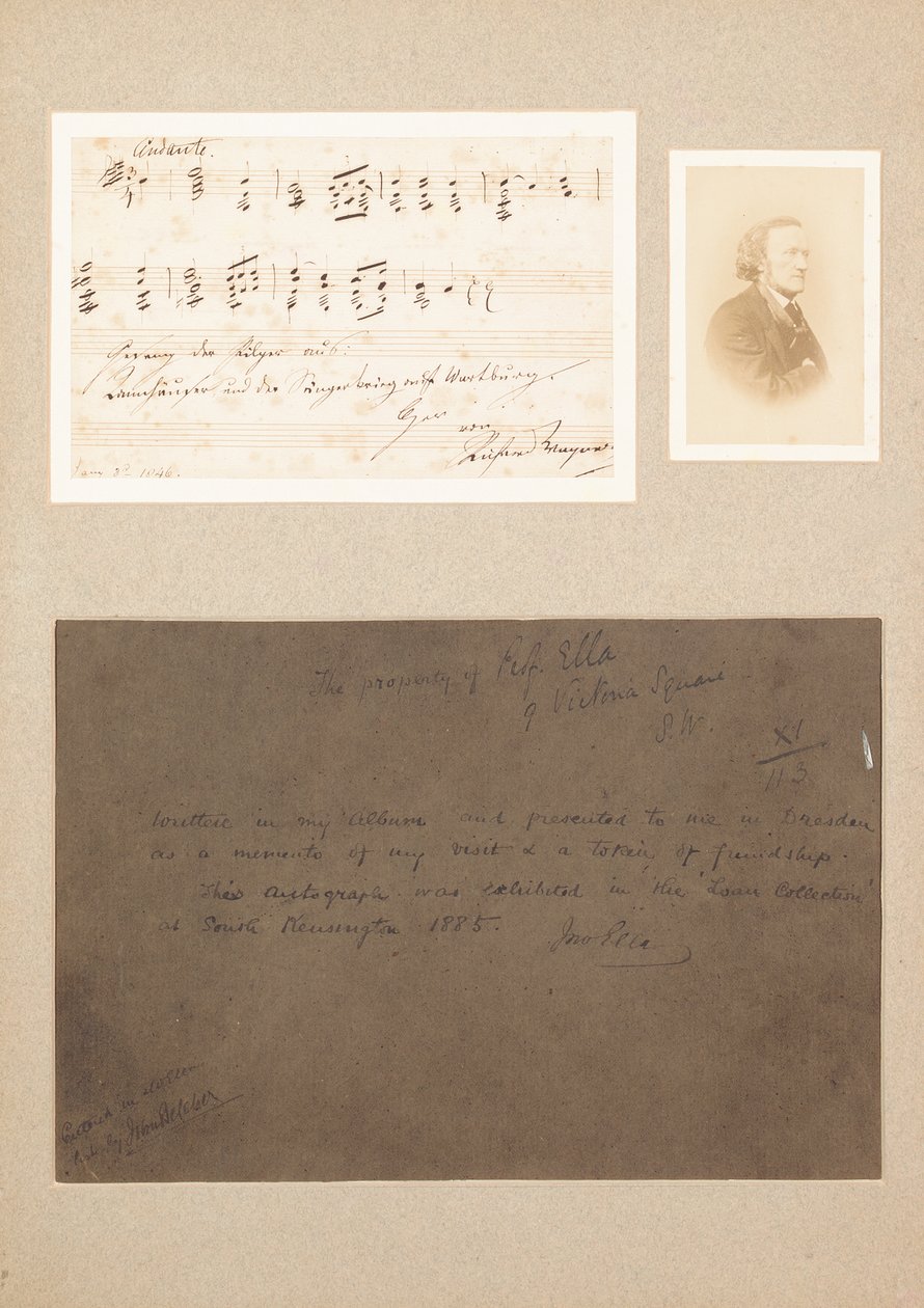 Nimikirjoitusmusiikkilainaus yhdistettynä Carte-de-visite-valokuvaan Wagnerista ja lähteen nuotilla tekijältä Richard Wagner