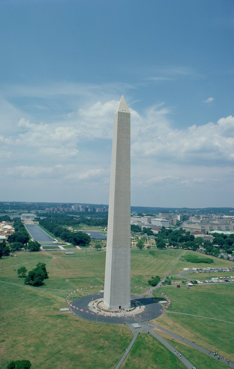 Washington Monument, rakennettu 1848-85 tekijältä Robert Mills
