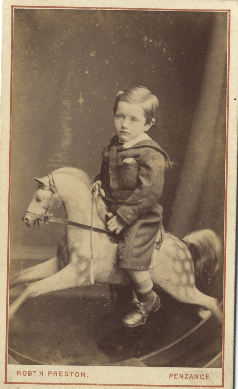 Nuori poika istuu keinuhevosella, 1870 (albumiprintti) tekijältä Robert H. Preston
