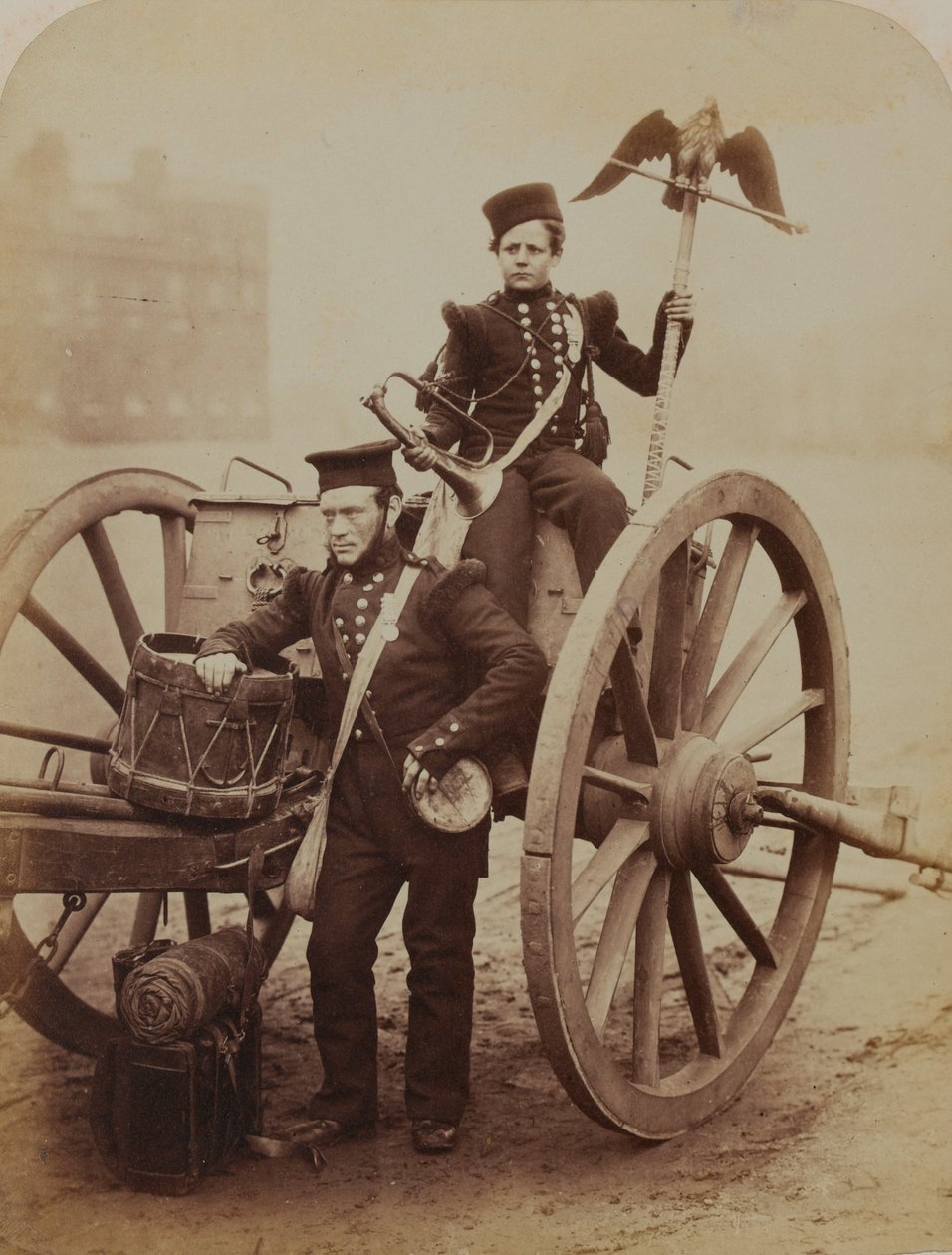 Trumpetistit Gritten ja Lang, Royal Artillery, 1856 (seepiakuva) tekijältä Robert Howlett