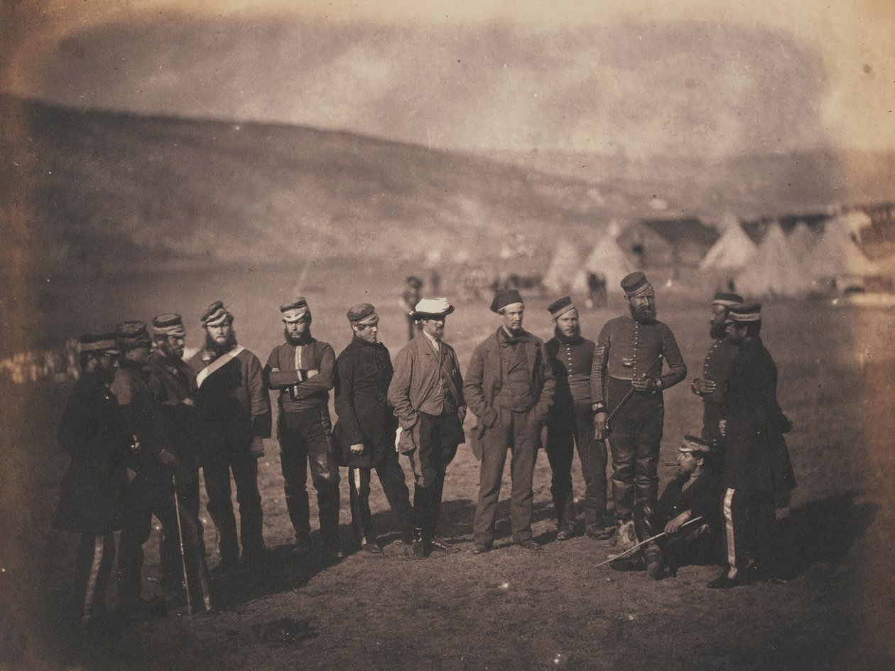 Majuri Adolphus William Desart Burton ja 5. (Prinsessa Charlotten oma) Dragoon Guard -rykmentin upseerit Krimillä, 52 Krimin sotaan liittyvän valokuvan albumista, 1 tekijältä Roger Fenton