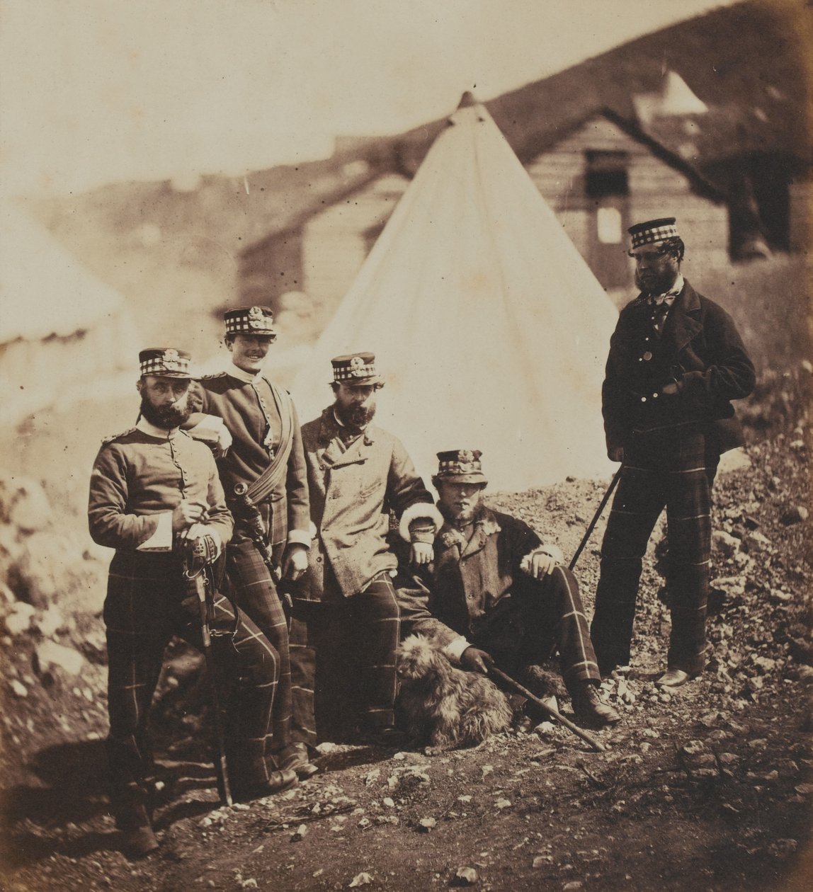 71. (Highland) Foot-rykmentin (kevytjalkaväki) upseerit 52 valokuvan albumista, jotka liittyvät Krimin sotaan, 1855 tekijältä Roger Fenton