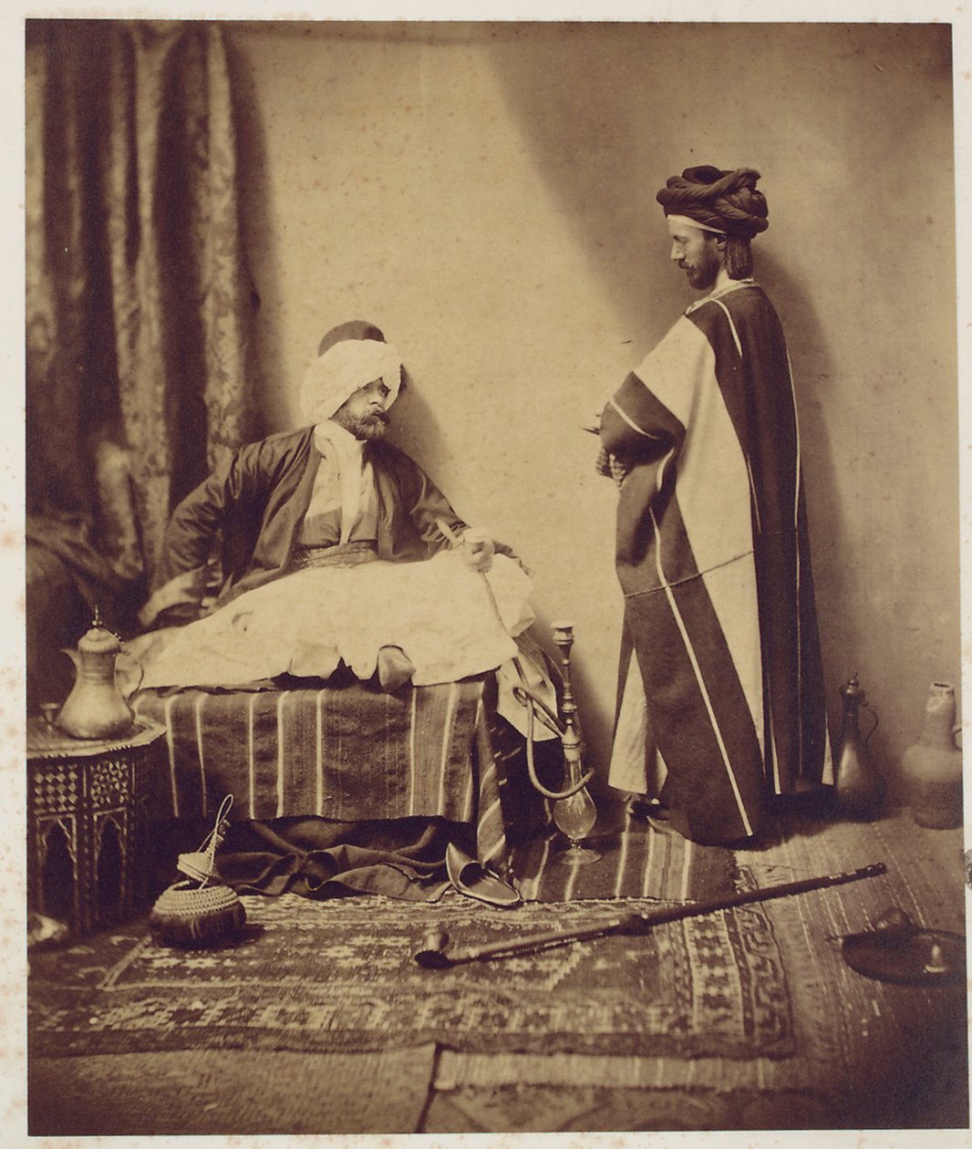 Keskustelu tupakoinnin aikana, 1858 tekijältä Roger Fenton