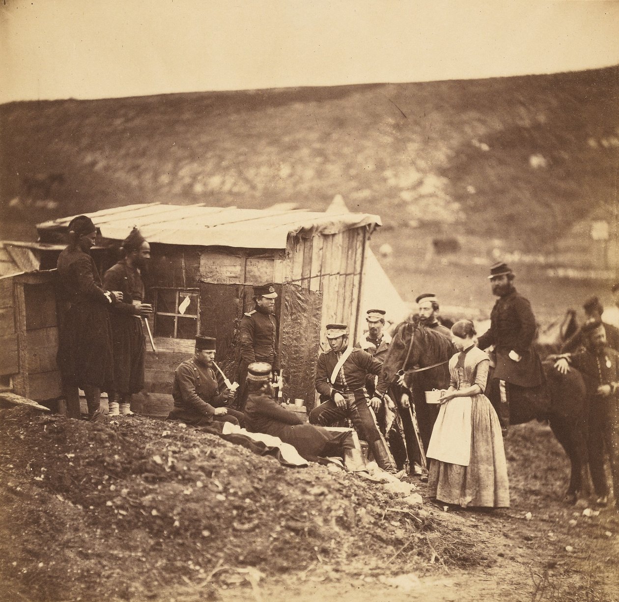 4. rakuunakaartin leiri, iloinen seurue, ranskalaisia ja englantilaisia tekijältä Roger Fenton