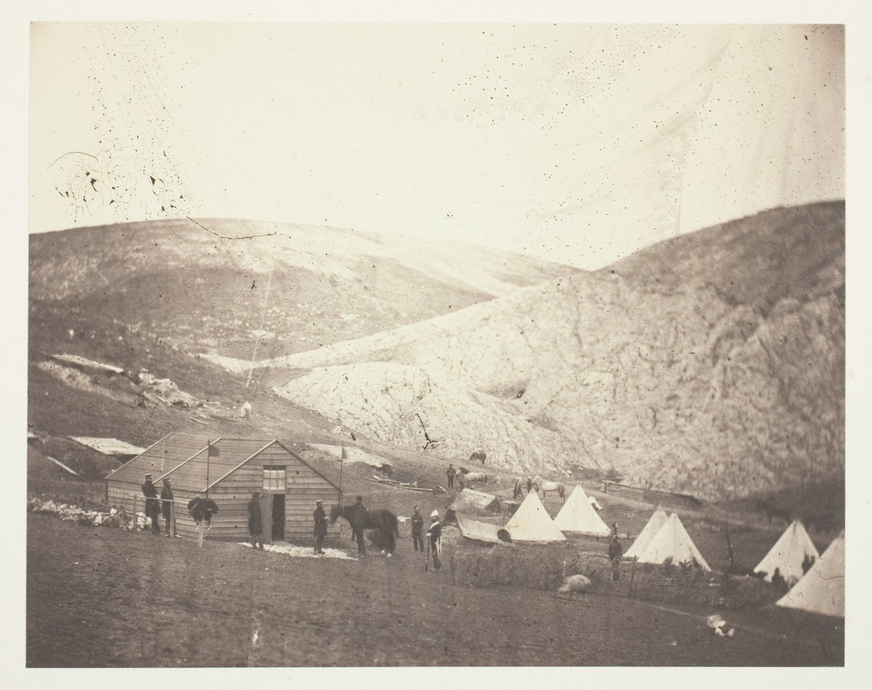 4. lohikäärmekaartin leiri, lähellä Karyniä tekijältä Roger Fenton