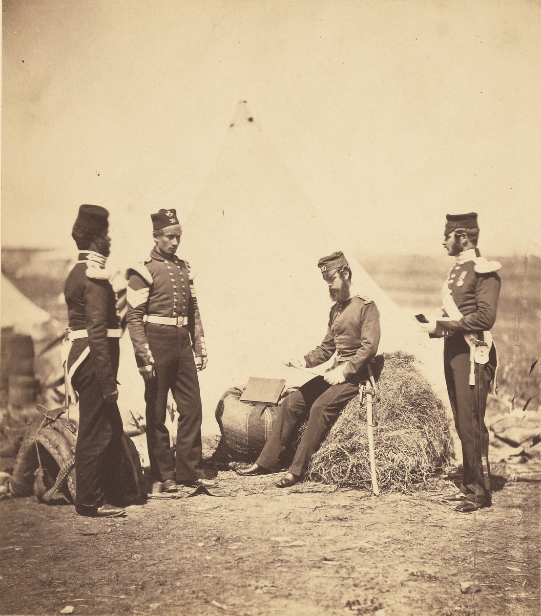 30. rykmentin kapteeni Walker lukee yleiskäskyjä tekijältä Roger Fenton