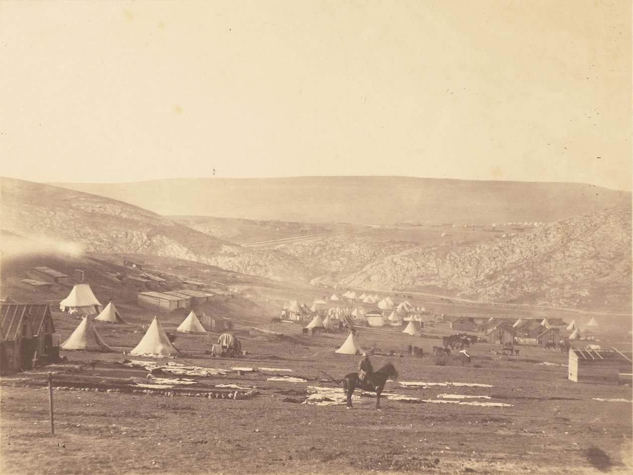 Ratsuväen leiri Balaklavassa, näkymä kohti Sebastopolin tasankoa. tekijältä Roger Fenton