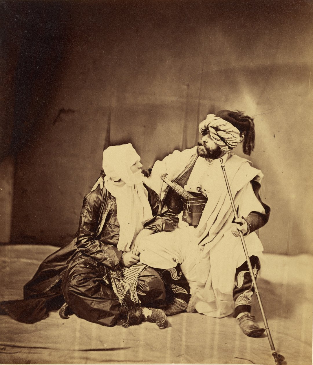Pariskunta naamiaisasuissa tekijältä Roger Fenton