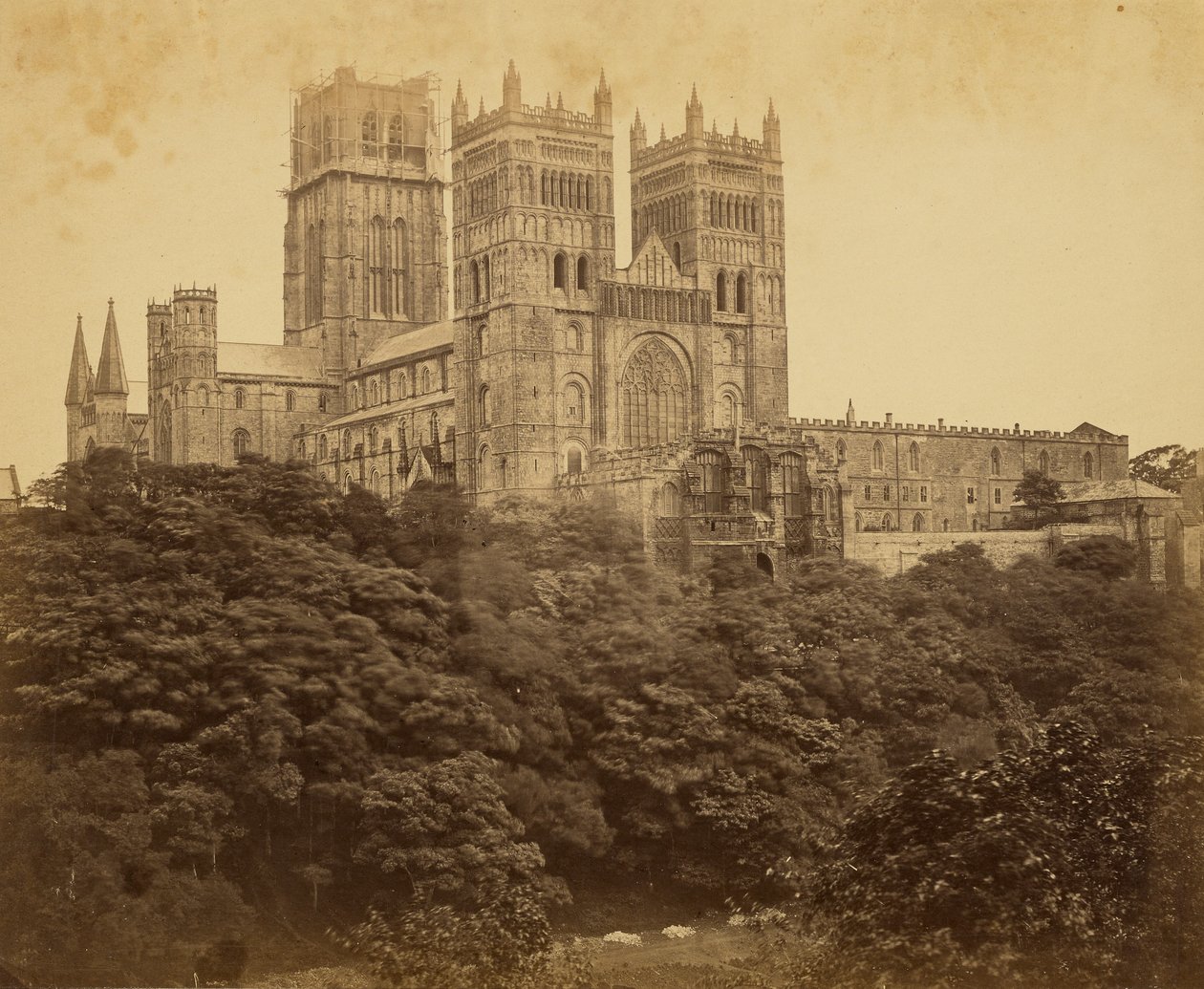 Durhamin länsijulkisivu tekijältä Roger Fenton