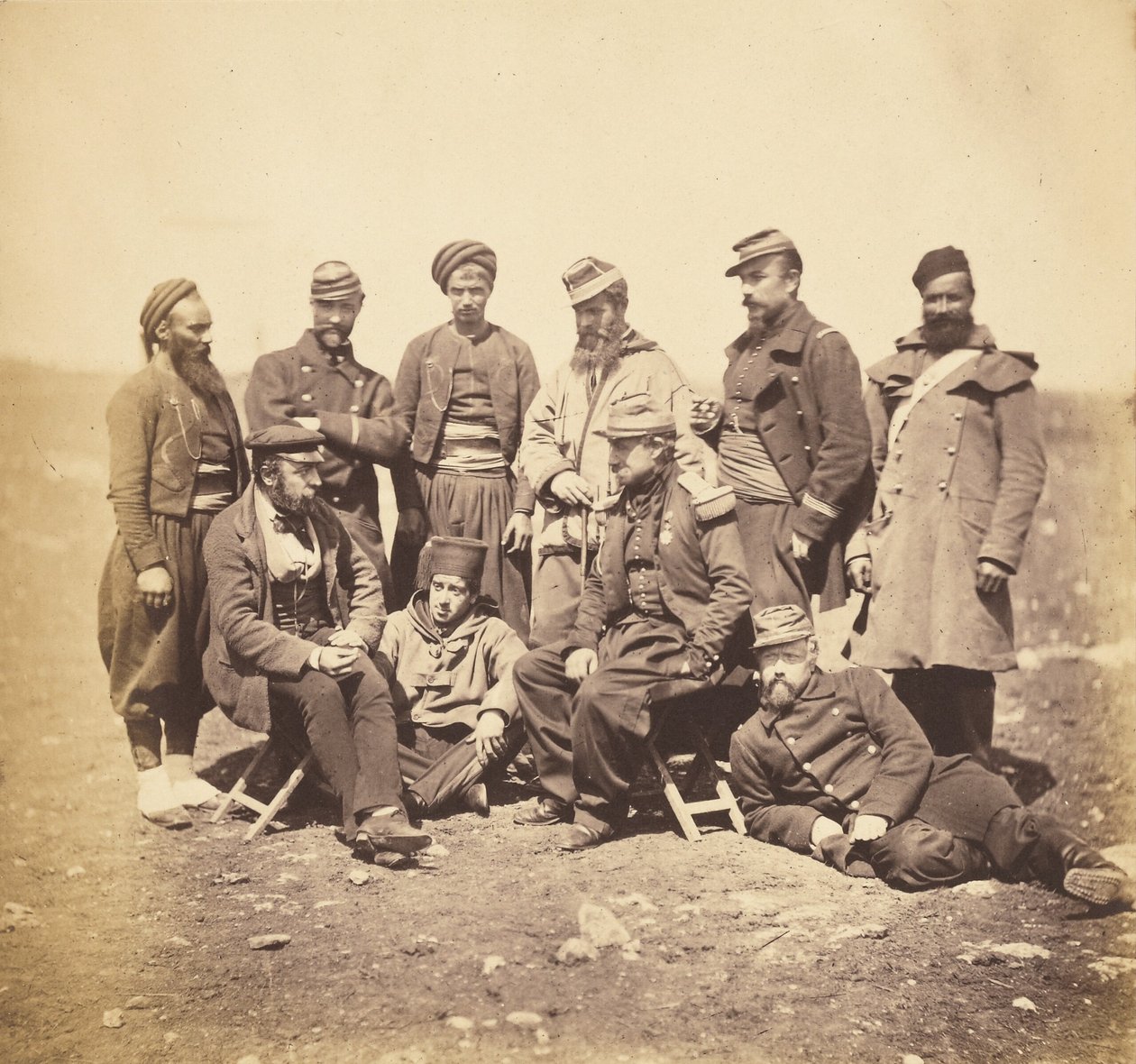 Kenraali Cisse sekä kenraali Bosquetsin divisioonan upseerit ja sotilaat [sic]. tekijältä Roger Fenton