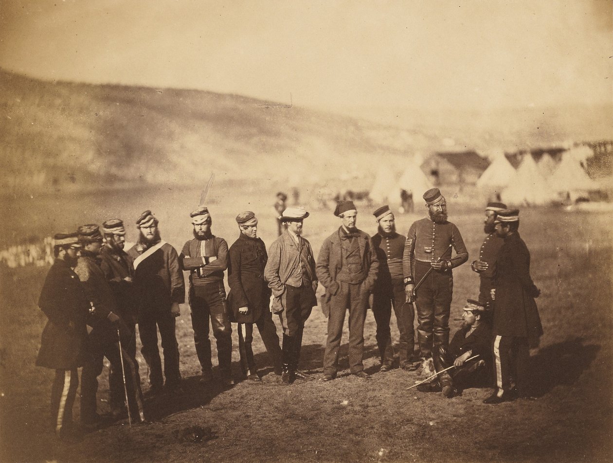 Majuri Burton ja 5. kaartin rakuunarykmentin upseerit tekijältä Roger Fenton