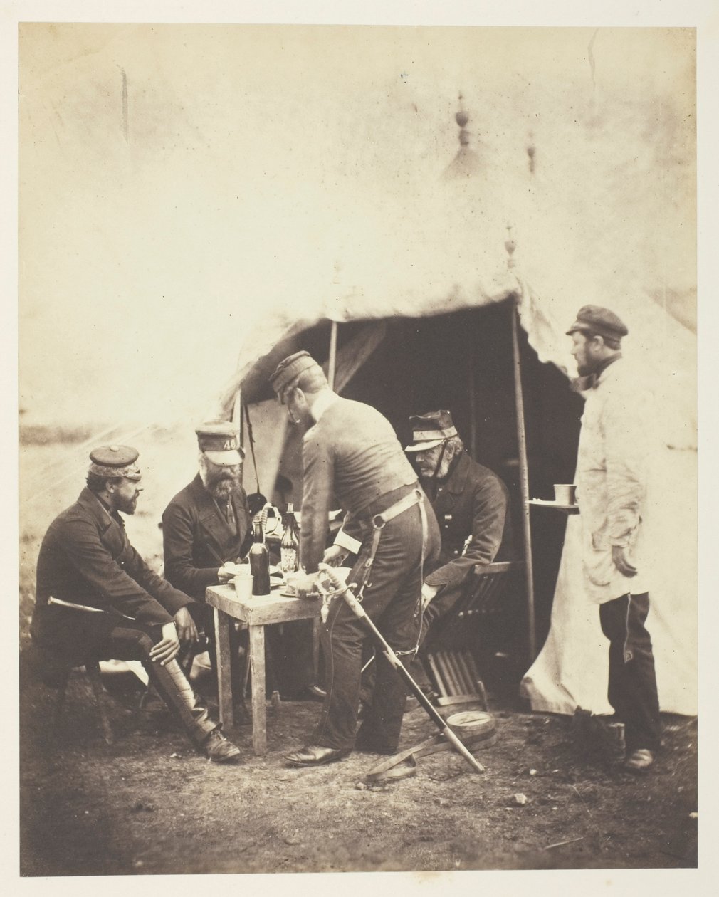 Kenraalimajuri Garrett ja 46. rykmentin upseerit tekijältä Roger Fenton