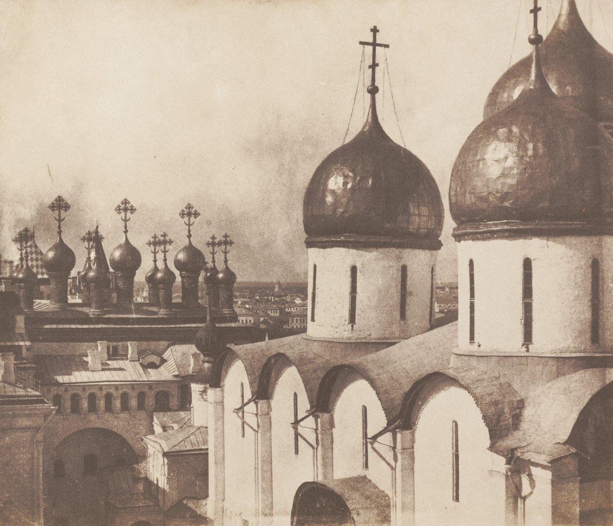 Moskova, Kremlin kirkkojen kupolit,1852 (kuva) tekijältä Roger Fenton