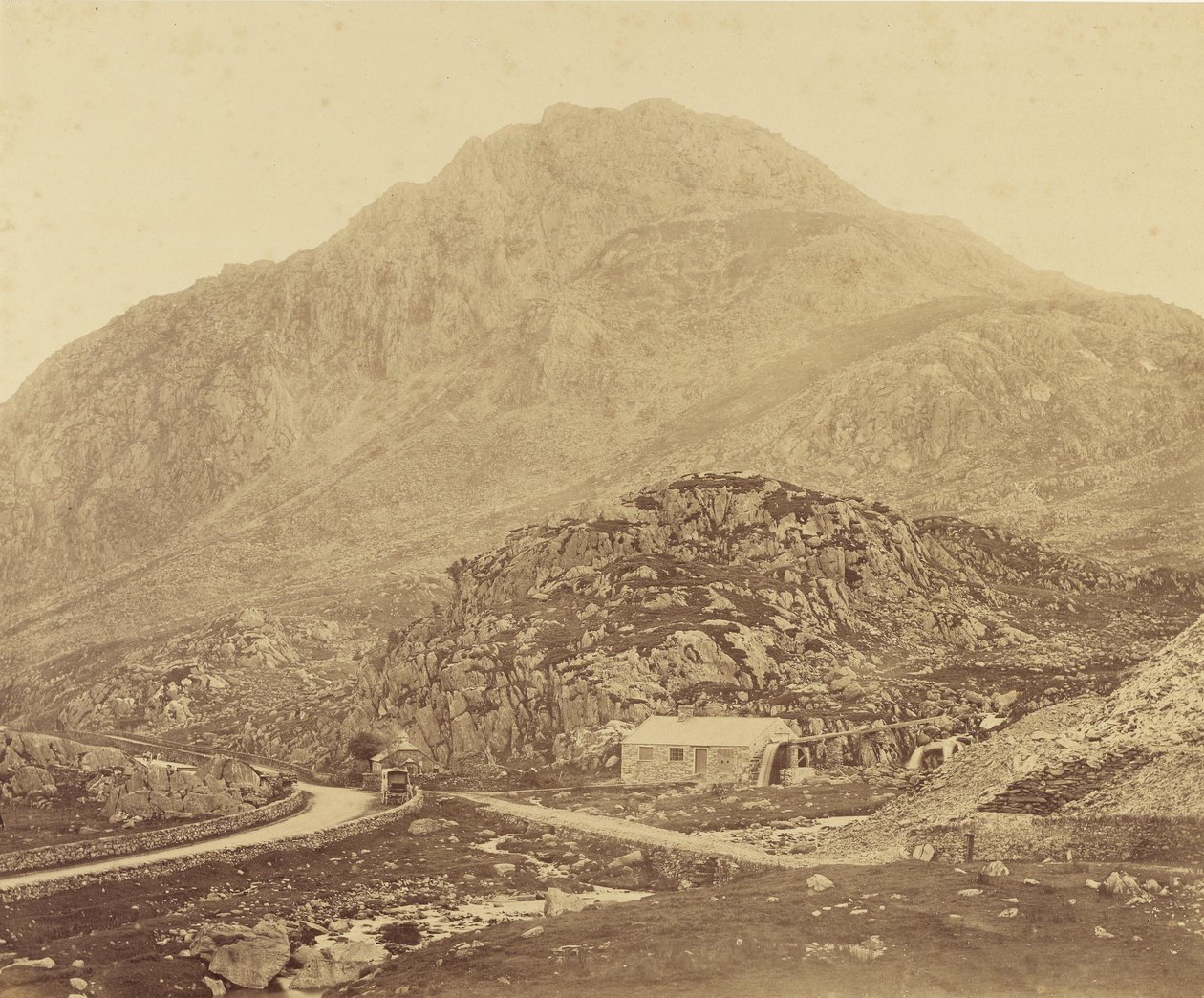 Tryfanvuori Llyn Ogwenilta nähtynä tekijältä Roger Fenton