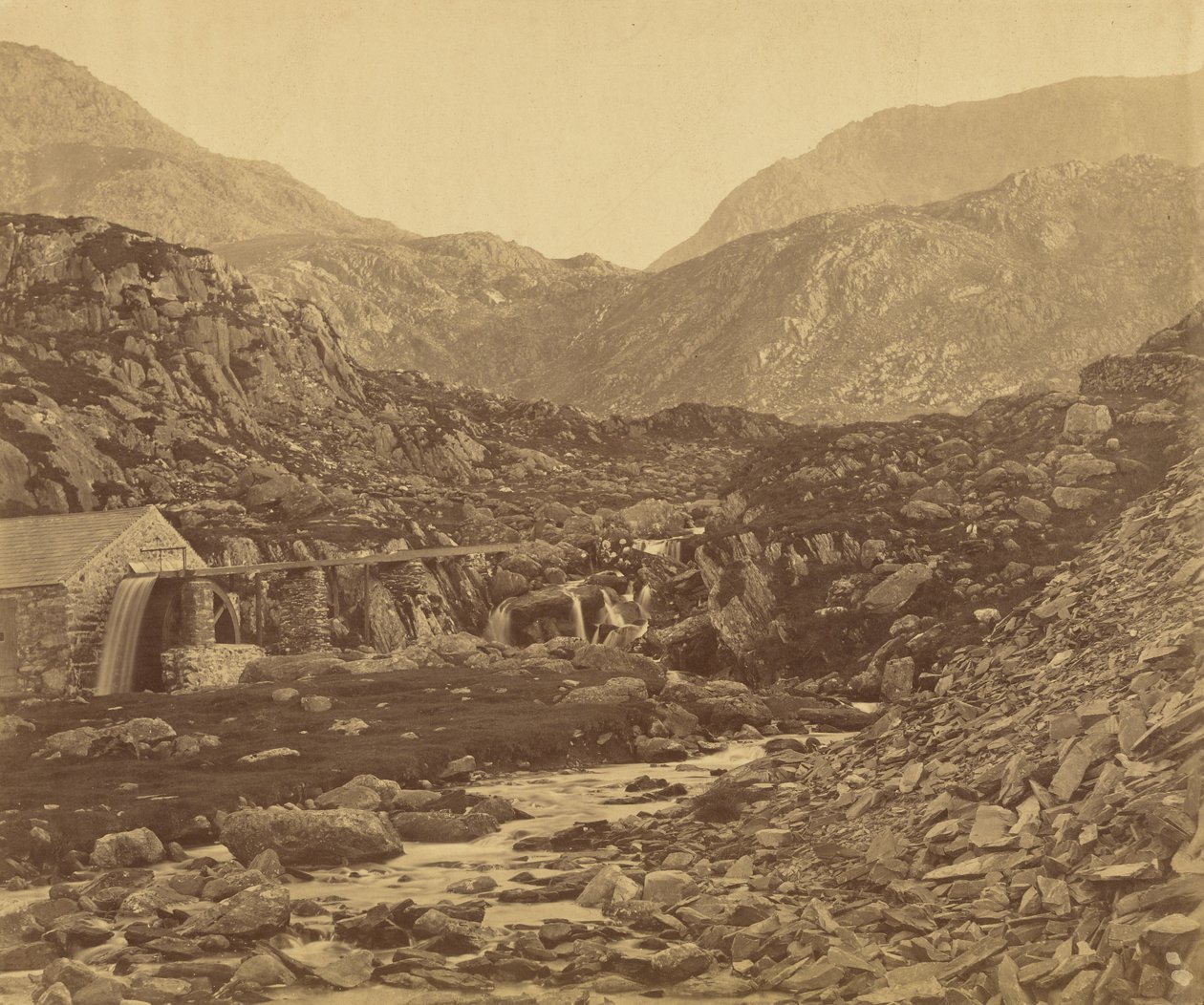 Vuoret Ogwenjärven rannalla, Walesissa. tekijältä Roger Fenton
