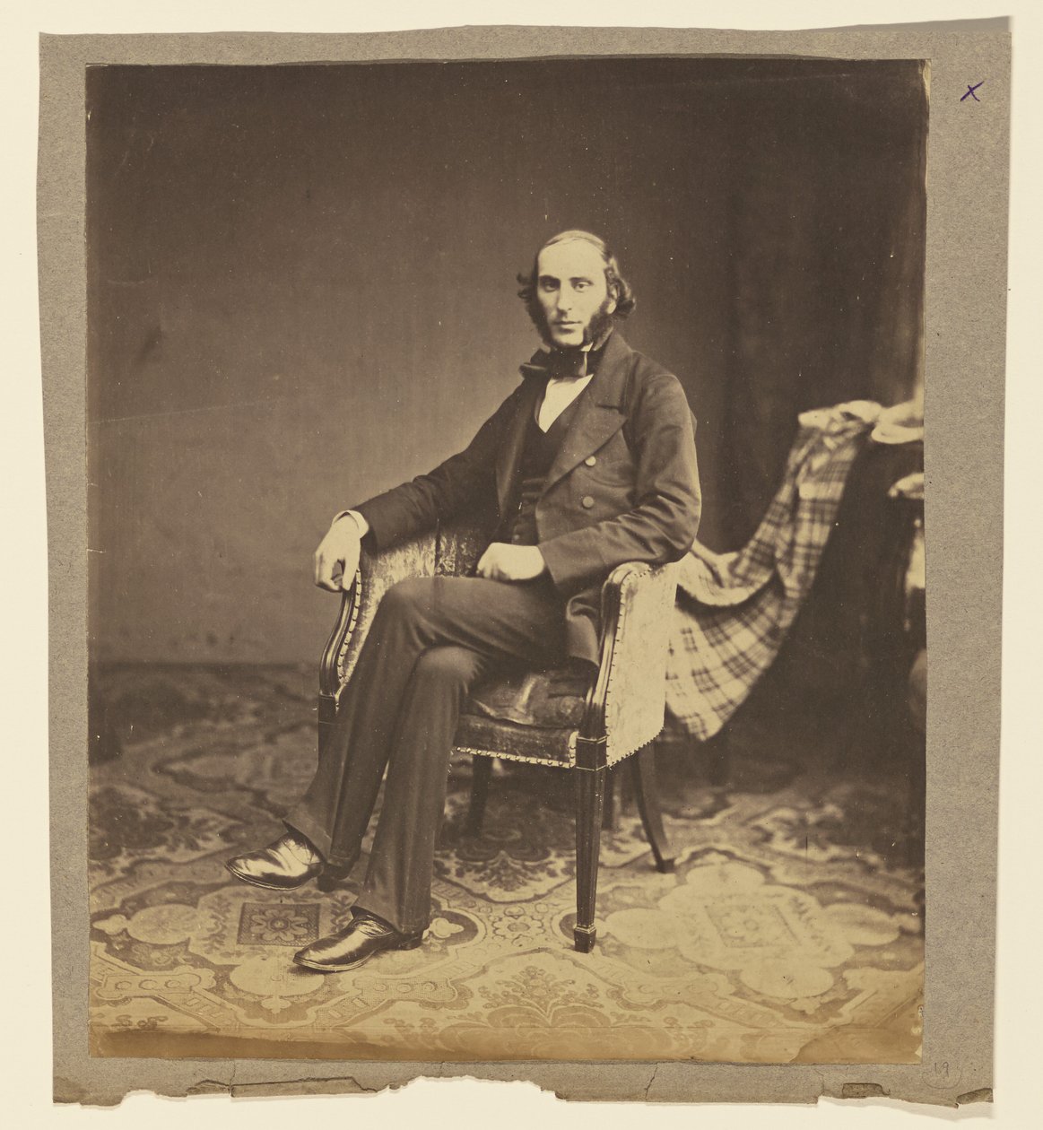 [Istuvan miehen muotokuva] tekijältä Roger Fenton