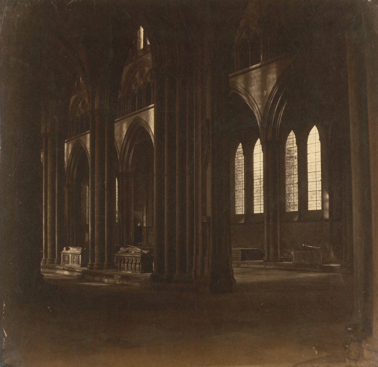 Salisburyn katedraali - Nave, eteläiseltä poikkisäteeltä, 1858. tekijältä Roger Fenton
