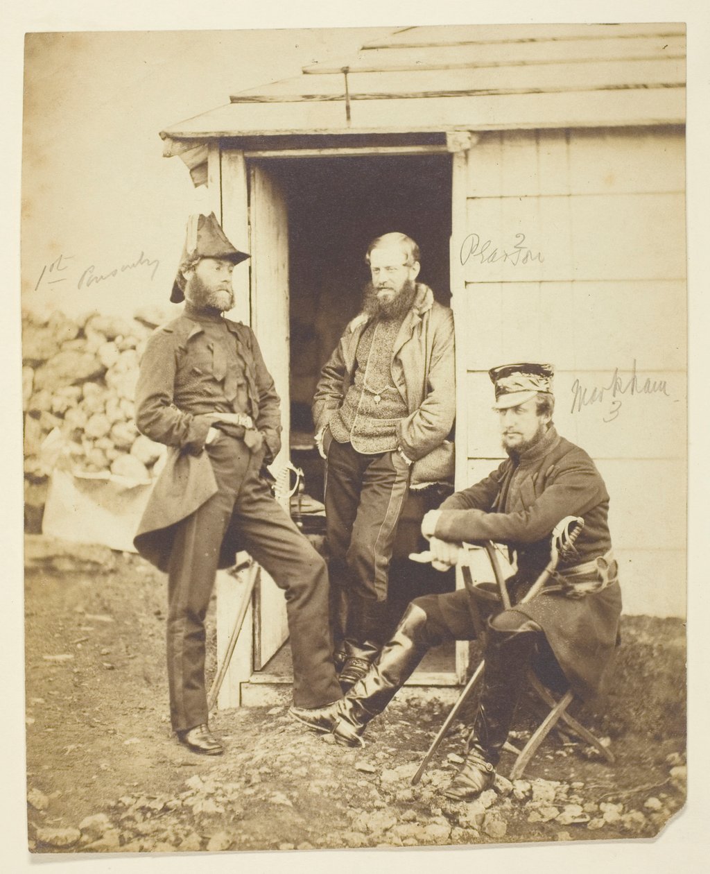 Sir Hy. Fk. Ponsonby (1825-1892), kenraali; Thomas Hook Pearson (1806-1892), kenraali; Fredrick Markham (1805-1855), kenraali; kuvattu kentällä, Krimillä tekijältä Roger Fenton