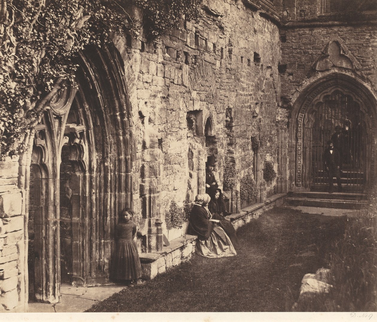 The Cloisters, Tintern Abbey,1854 (kuva) tekijältä Roger Fenton