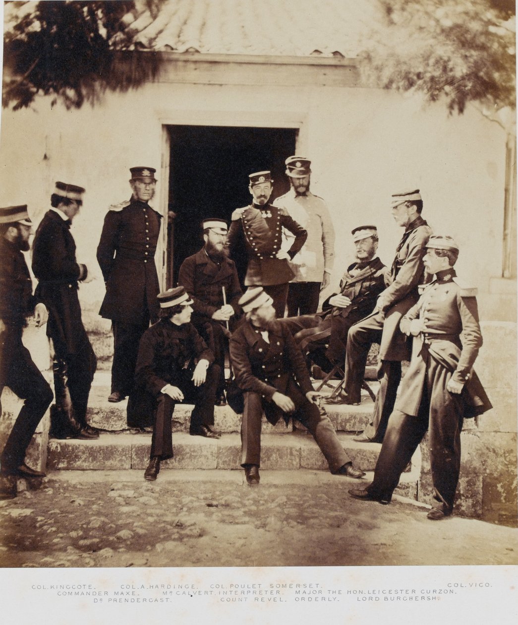 The Staff at Headquarters, 52 valokuvan albumista, jotka liittyvät Krimin sotaan, 1855 tekijältä Roger Fenton