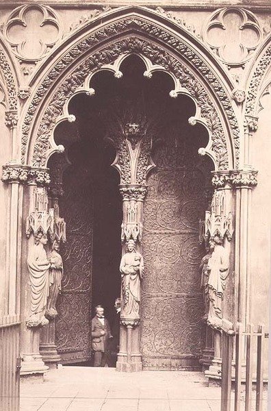 West Porch, Lichfieldin katedraali, n. 1858 (seepiakuva) tekijältä Roger Fenton