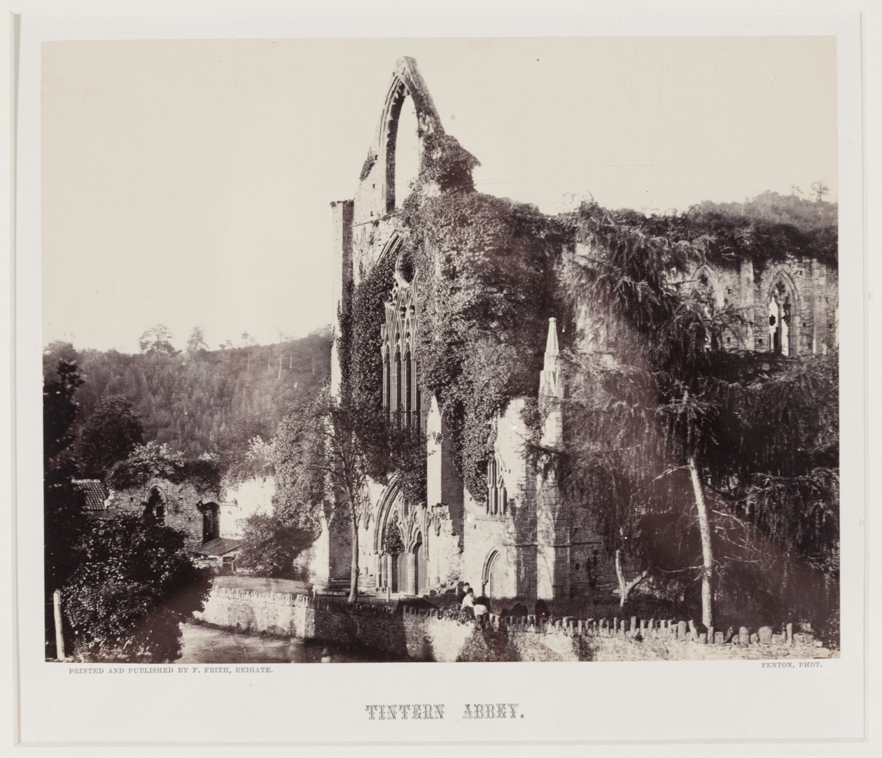 Tintern Abbey, n. 1857 (albumiprintti) tekijältä Roger Fenton