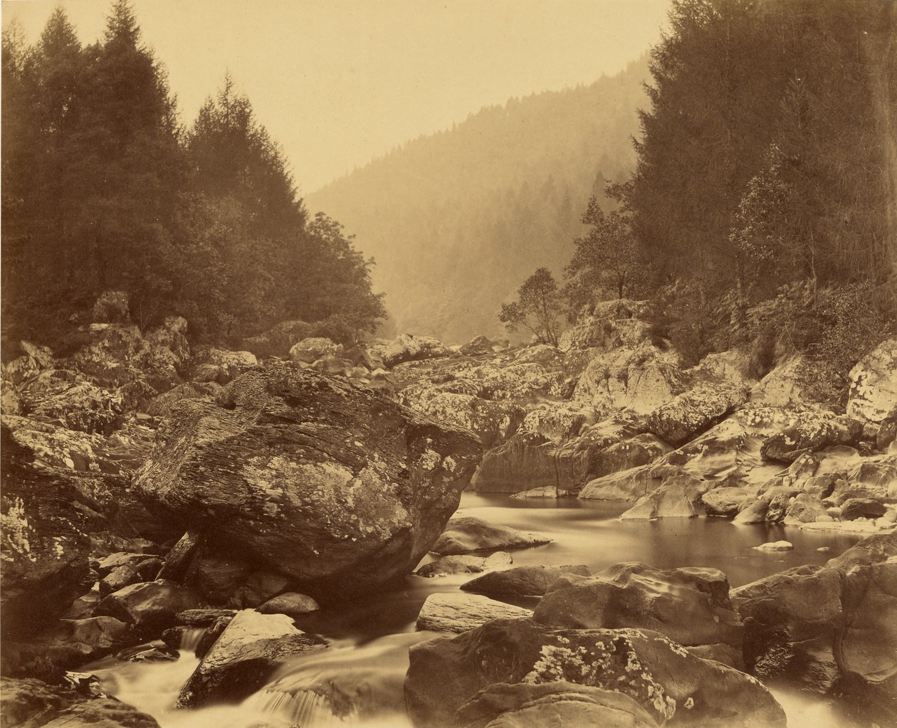 Taimenlampi Llugwyn varrella. tekijältä Roger Fenton