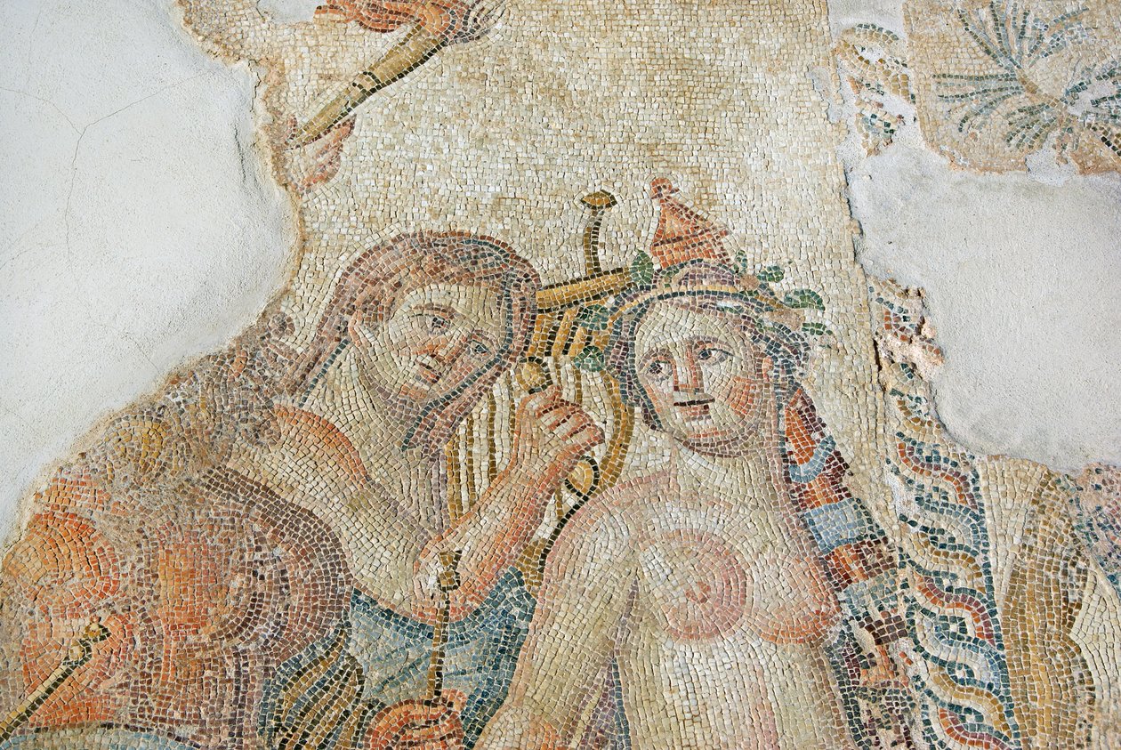 Kentauri hurmaa Maenadia, yksityiskohta Dionysoksen voittokulkueesta, Aionin talo, Paphos, Kypros (mosaiikki) tekijältä Roman