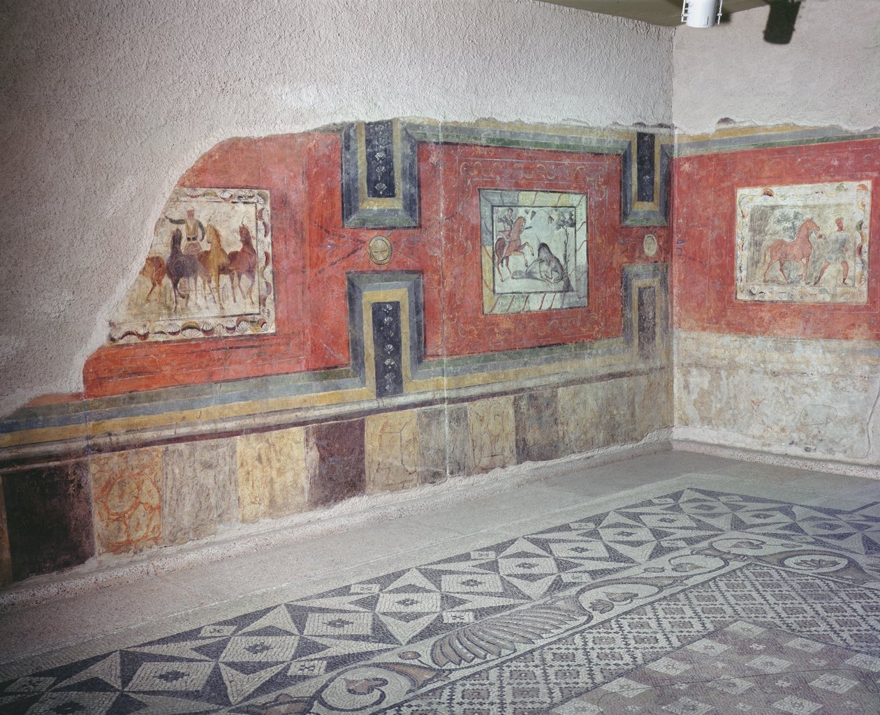 Roomalaisen talon sisätilojen virkistys, jossa on mosaiikkilattiat ja seinämaalaukset, jotka kuvaavat sirkusta ja metsästyskohtauksia (freskot ja mosaiikki) tekijältä Roman