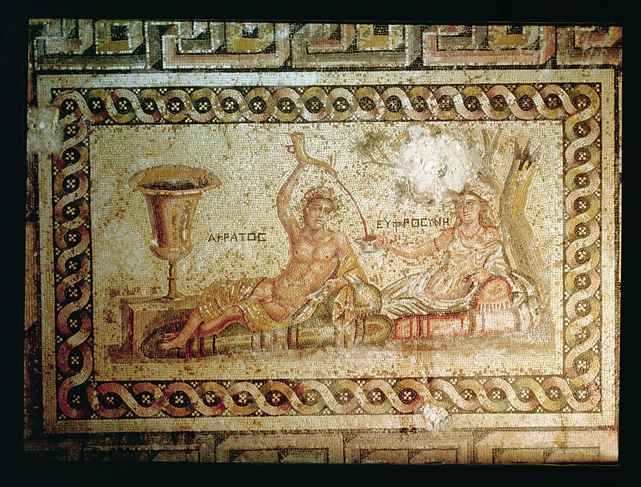 Akratos kaataa viiniä, Belkisistä tai Zeugmasta, Kaakkois-Turkista (mosaiikki) tekijältä Roman