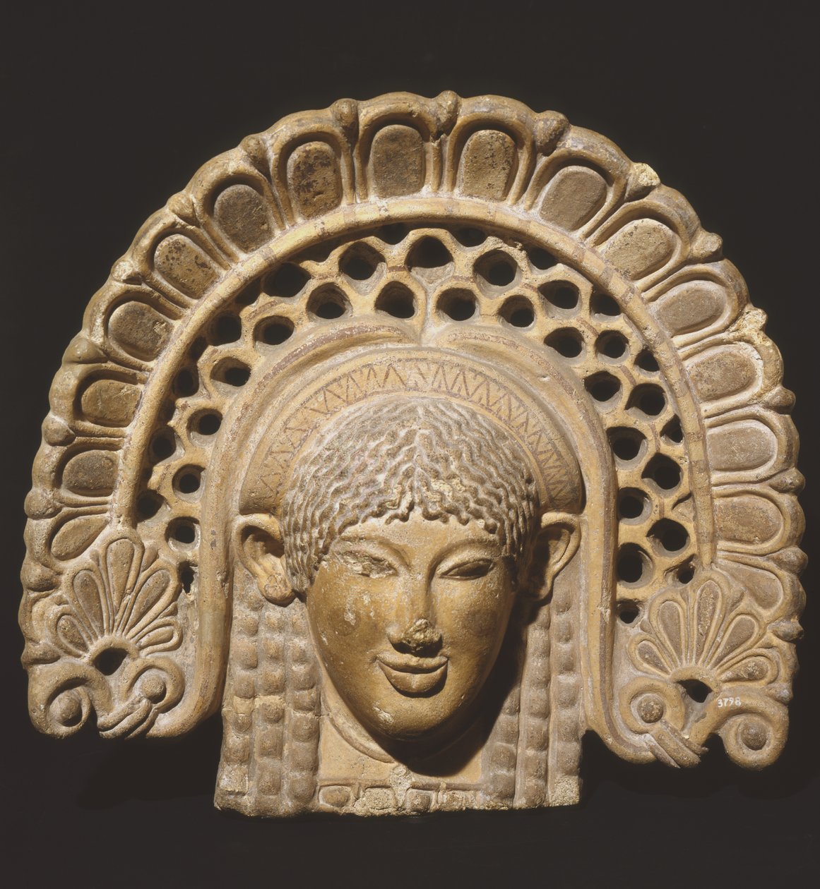 Antefix, joka kuvaa naisen päätä, Lanuviosta tekijältä Roman