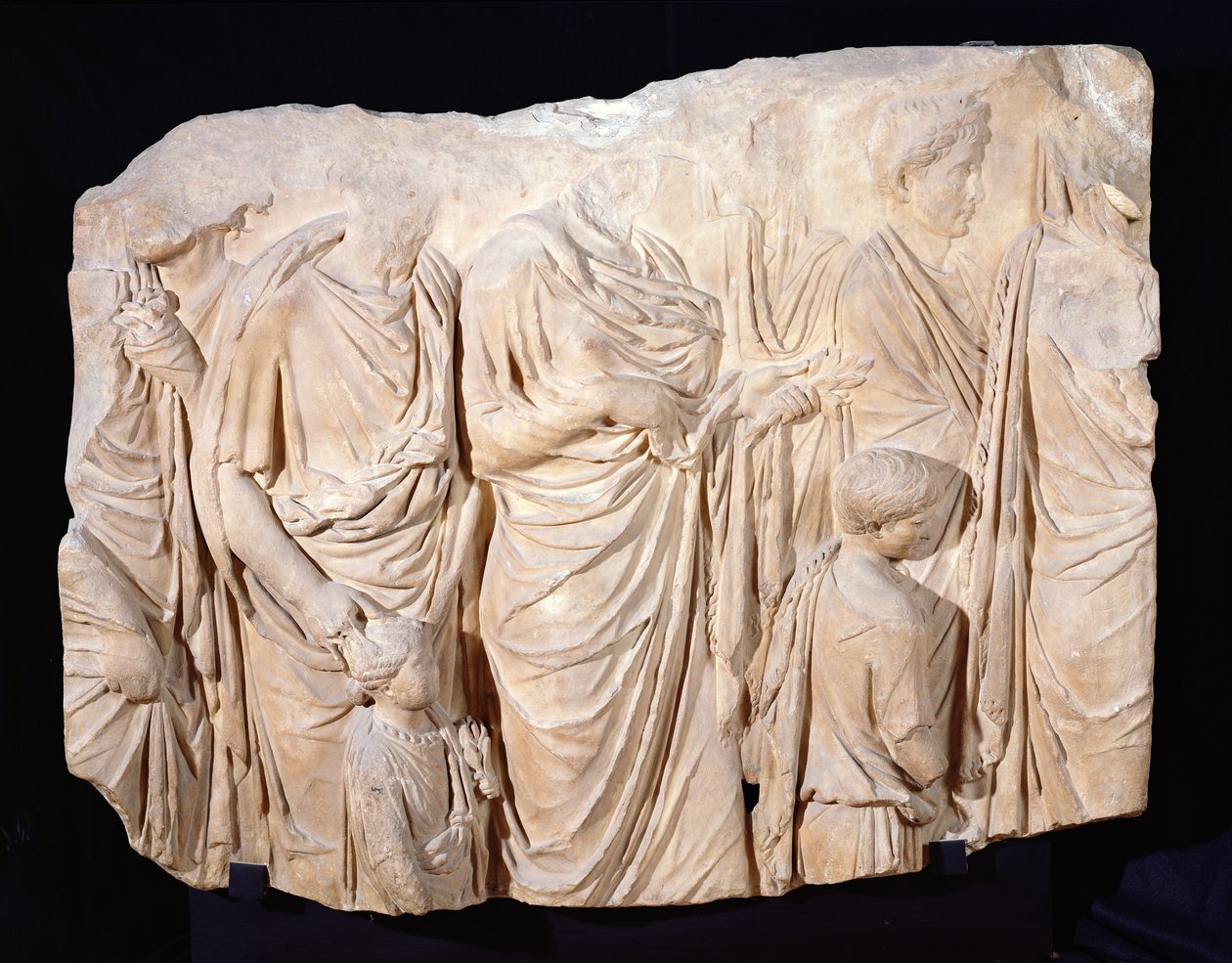 Ara Pacis Augustae, Fragmentti kulkuekohtauksesta, 13-9 eKr. (marmori) tekijältä Roman