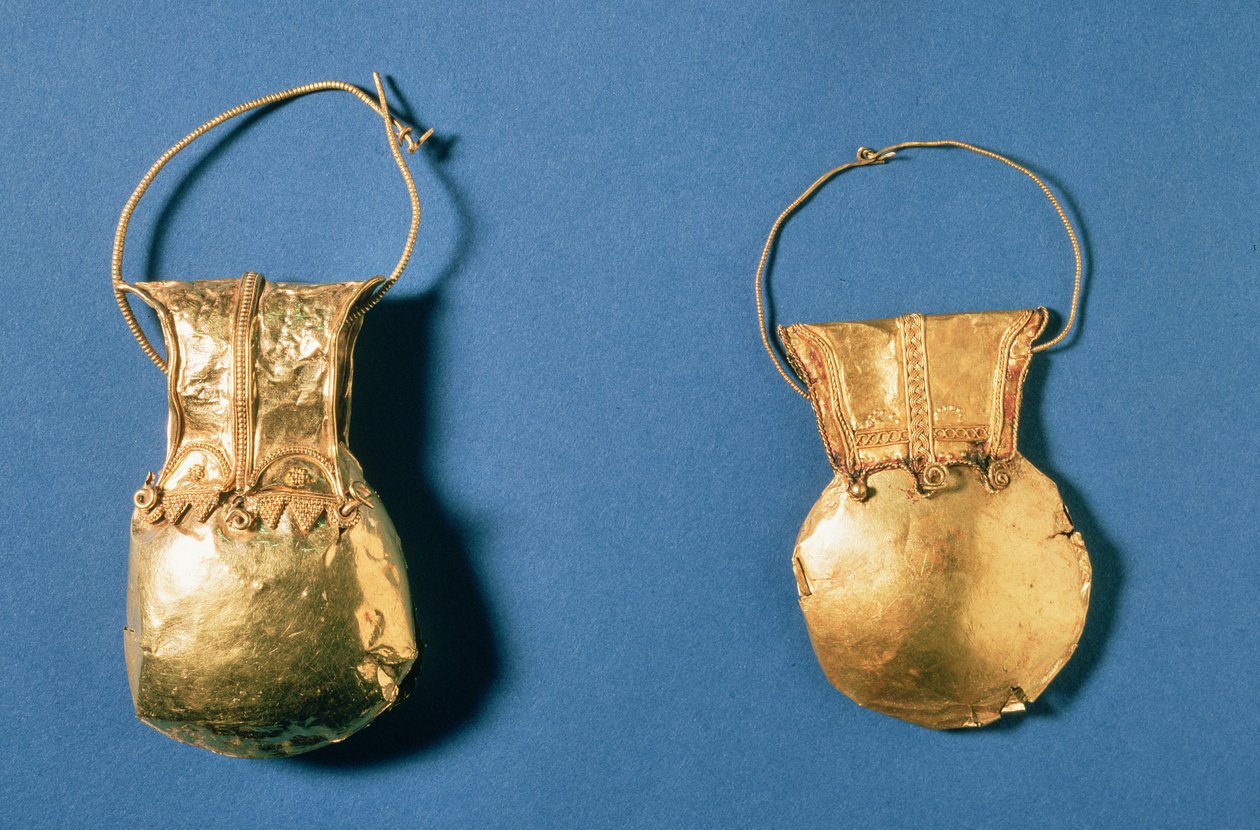Bulla, amuletti, jota vapaana syntyneet roomalaiset lapset käyttivät aikuisuuteen asti, Herculaneum, roomalainen, 1. vuosisata (kulta) tekijältä Roman