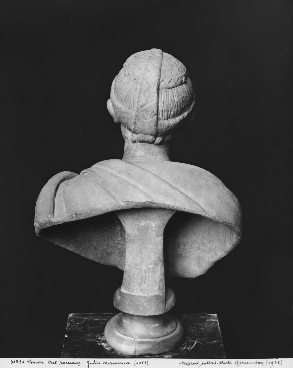 Keisari Severus Alexanderin (205-235 jKr) äidin Julia Mamaean (180-235 jKr) rintakuva takaa katsottuna, n. 230 (marmori) tekijältä Roman