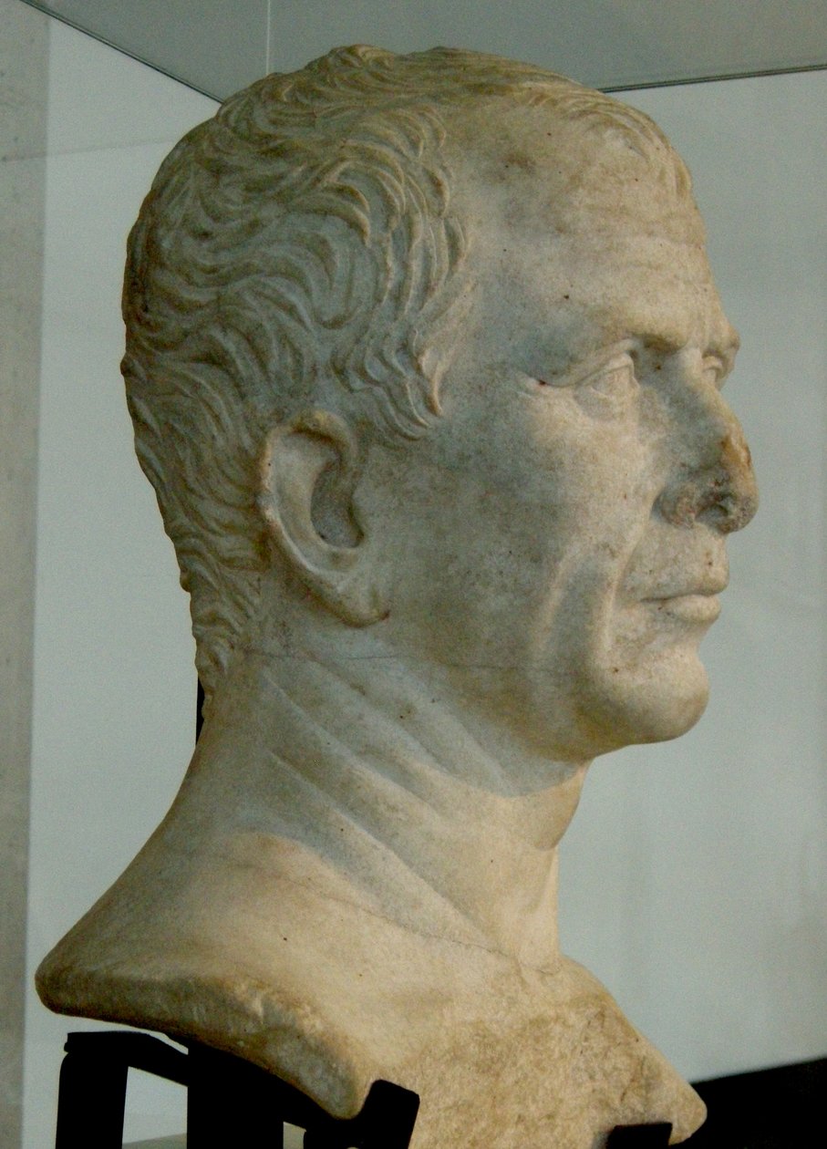 Julius Caesarin rintakuva (marmori) tekijältä Roman
