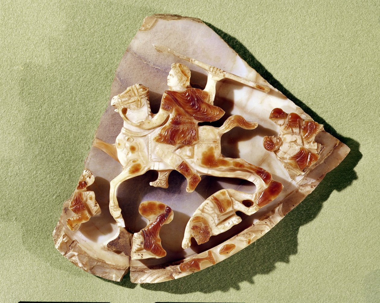 Cameo, joka kuvaa voittoisaa keisaria, joka tallaa barbaareja, Kusadekista (sardonyx) tekijältä Roman