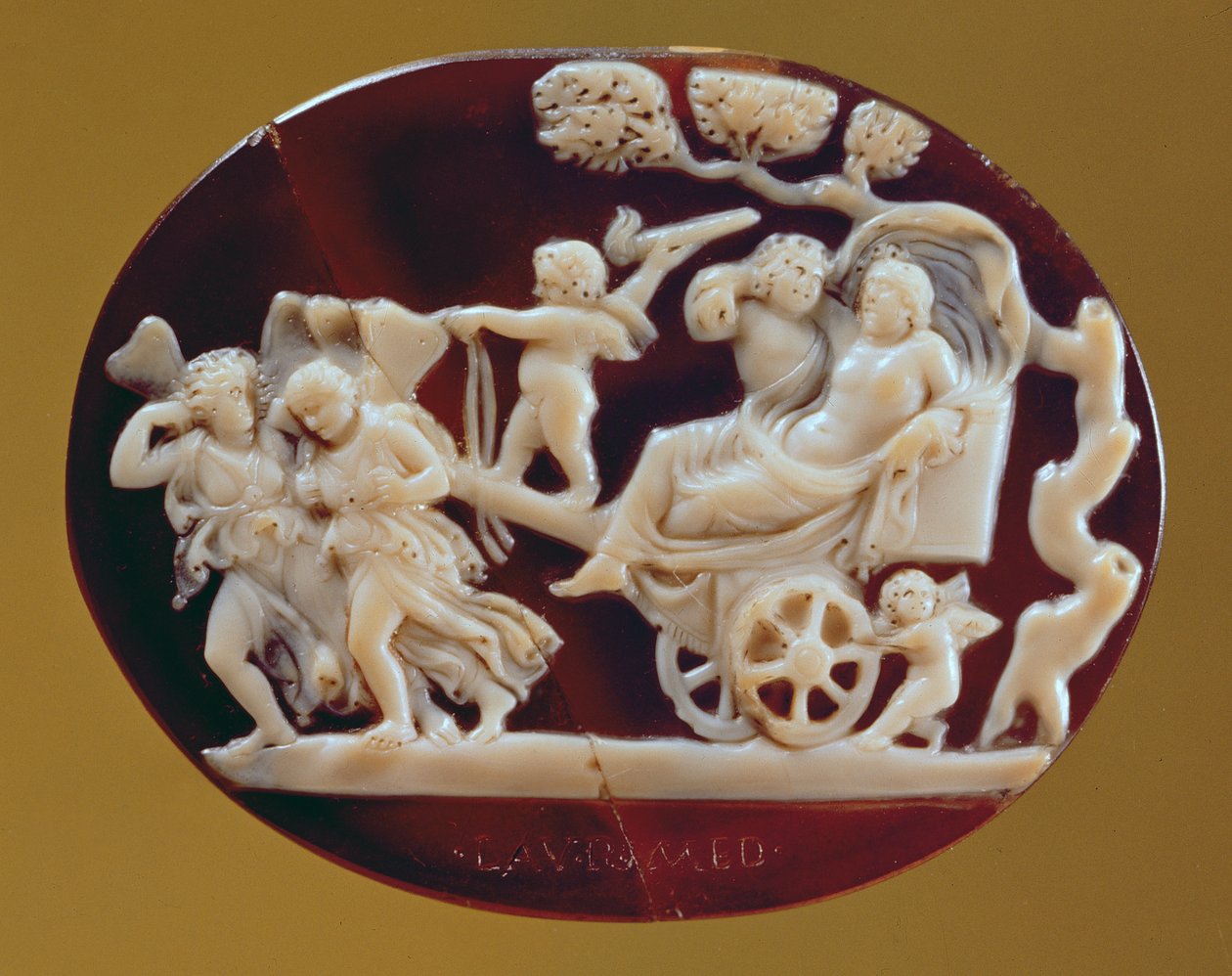 Dionysoksen kameo Pyschen vetämillä vaunuilla (onyyksi ja sardonyksi) tekijältä Roman