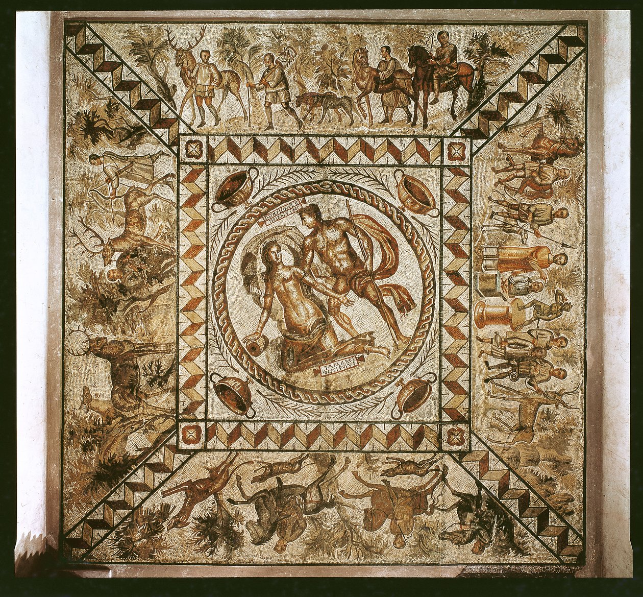 Apollon jahtaamaa Daphnea metsästyskohtausten ympäröimänä, allekirjoittanut Senius Felix, Pouzzolesin kansalainen (mosaiikki) tekijältä Roman