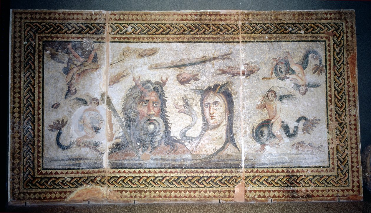 Kerros, joka kuvaa Oceanusta ja Tethysta merieläinten keskellä, Belkisistä (nykyisin Zeugma) Turkista (mosaiikki) tekijältä Roman