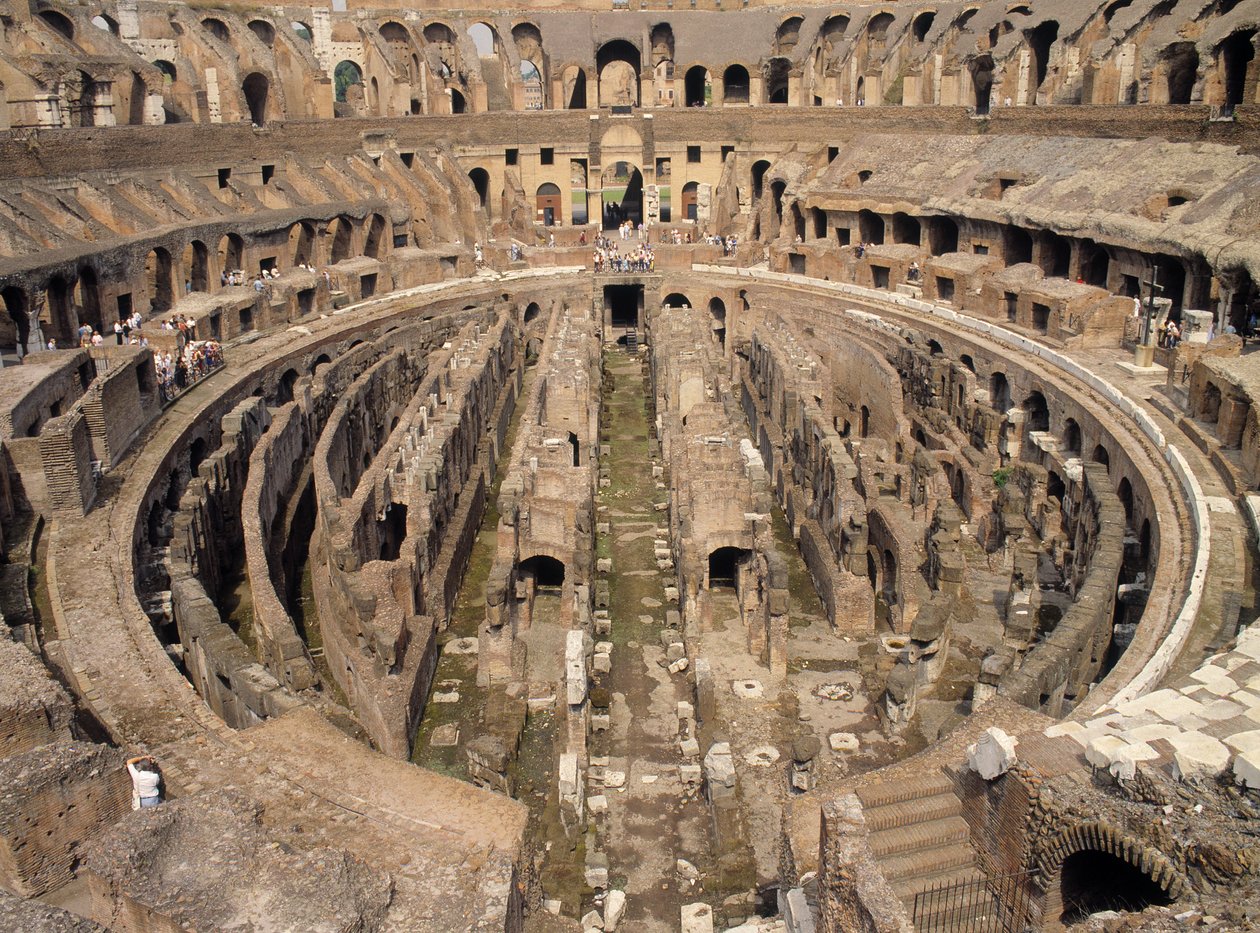 Colosseumin sisätilat, rakennettu noin 70-80 jKr tekijältä Roman