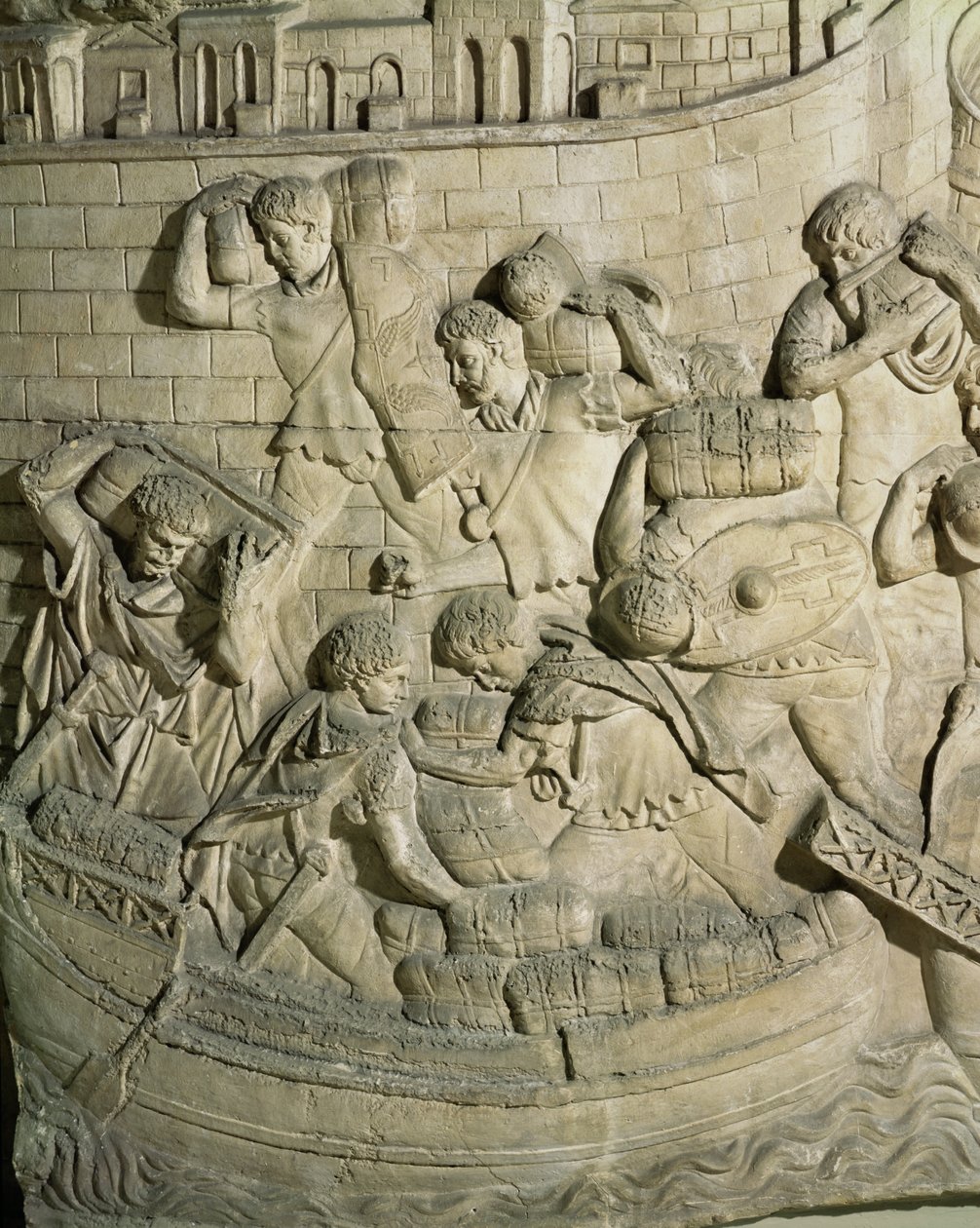 Laivan lastaus, yksityiskohta Trajanuksen pylvään valusta (kipsi) tekijältä Roman