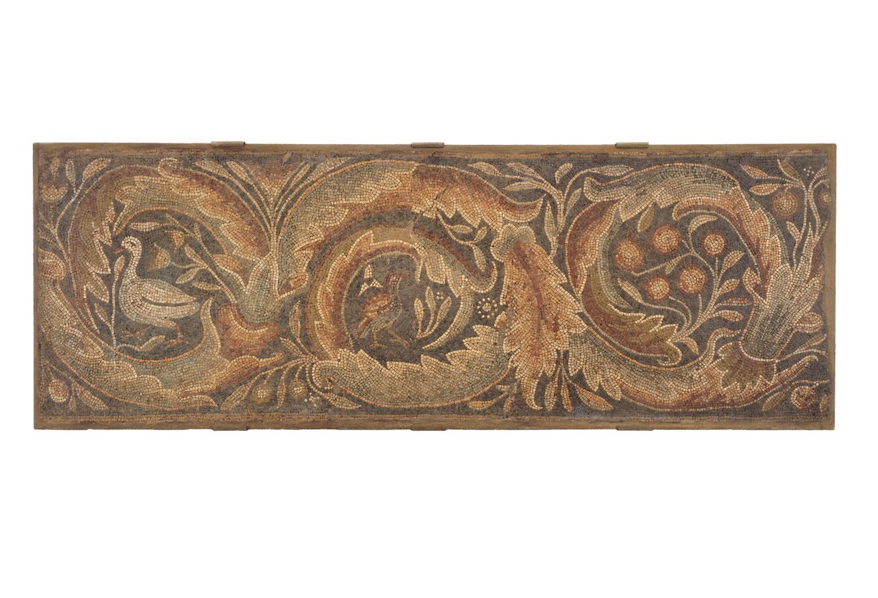 Mosaiikki kukka- ja lintuaiheilla (kivimosaiikki) tekijältä Roman