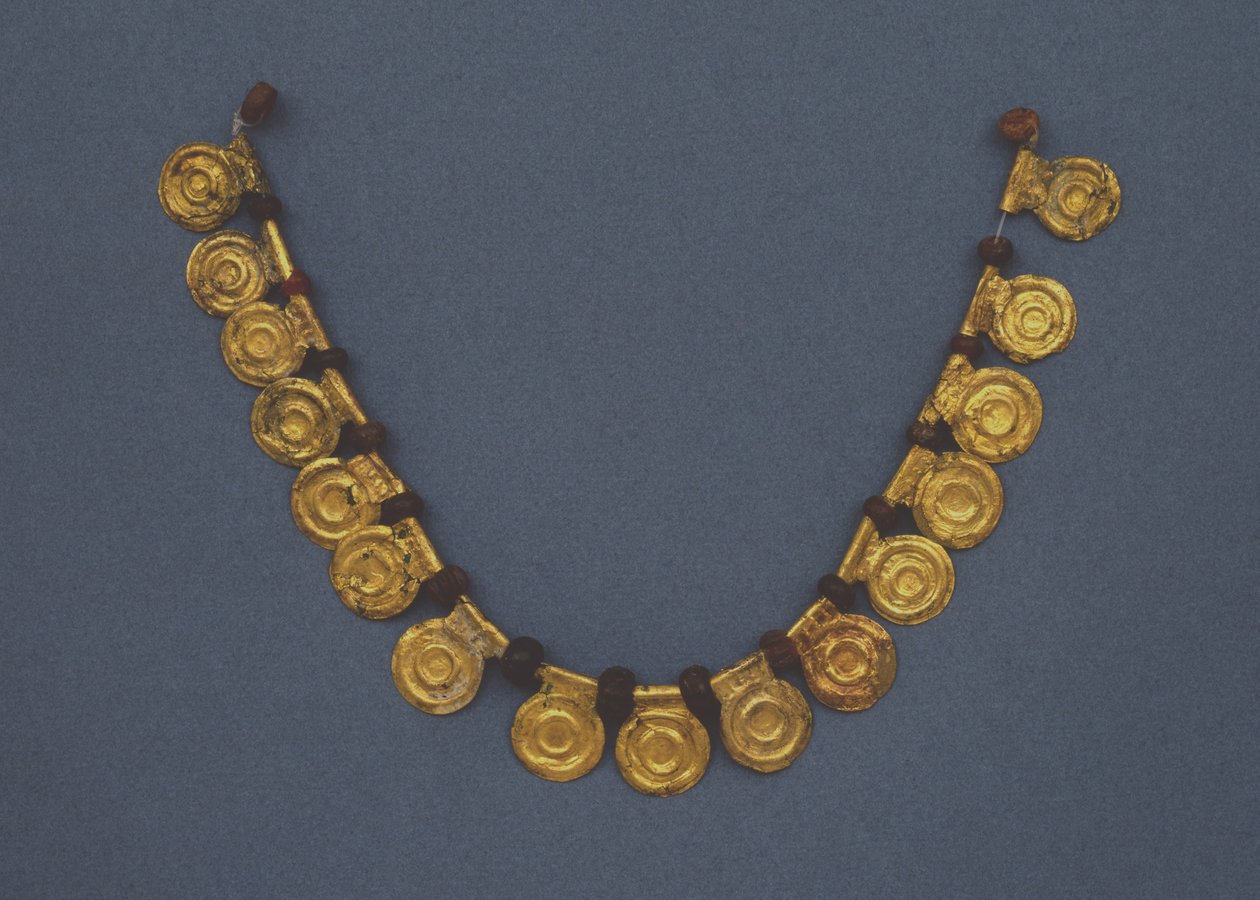 Kaulakoru Castellani-kokoelmasta Palestrinassa (kulta ja meripihka) tekijältä Roman