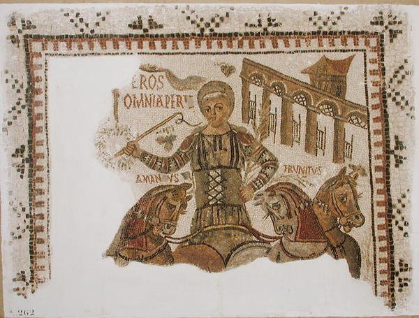 Jalkakäytävä, joka kuvaa vaununkuljettaja Erosta quadrigassaan, Douggasta, Tunisiasta (mosaiikki) tekijältä Roman