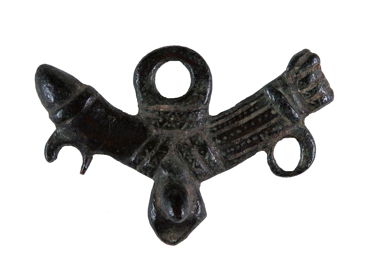 Fallic-amuletti (pronssi) tekijältä Roman
