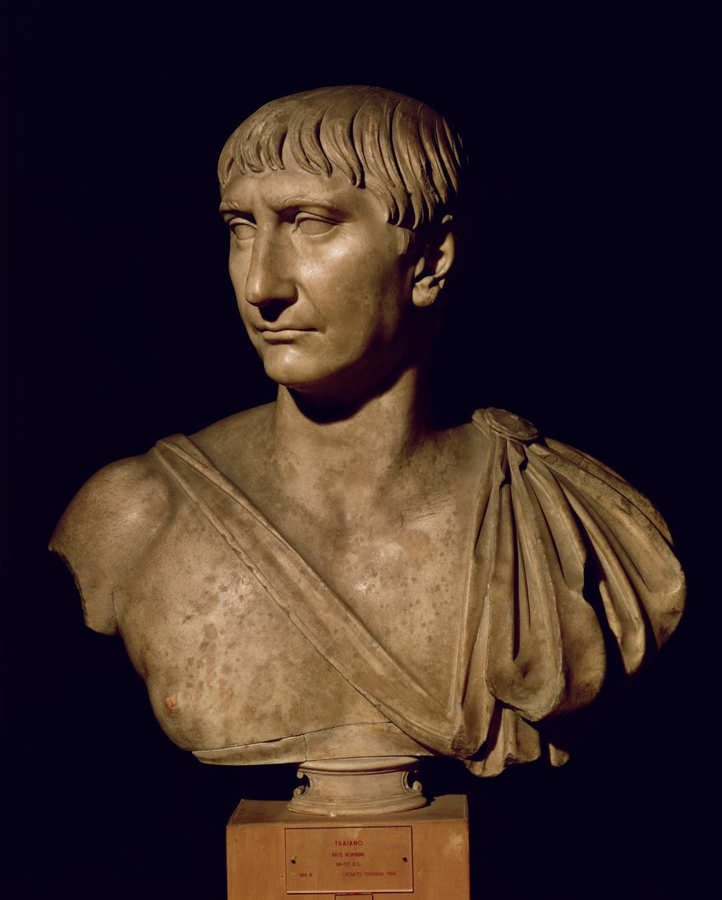 Keisari Trajanuksen (53-117 jKr) muotokuva (marmori) tekijältä Roman