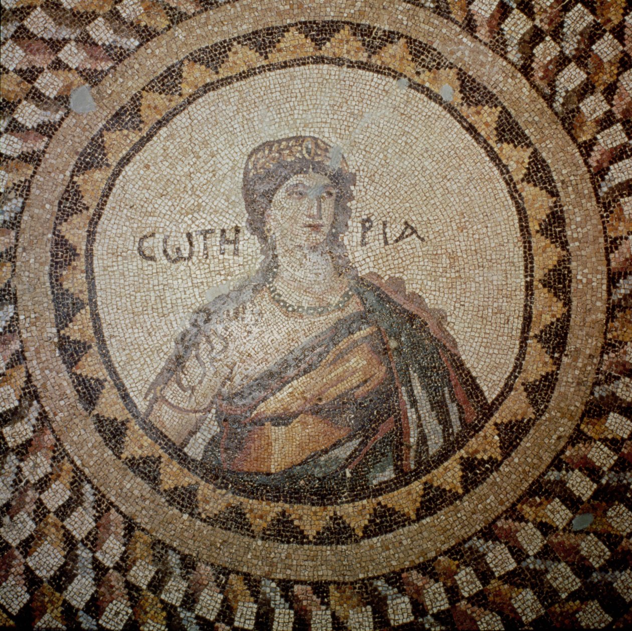 Naisen muotokuva (mosaiikki) tekijältä Roman